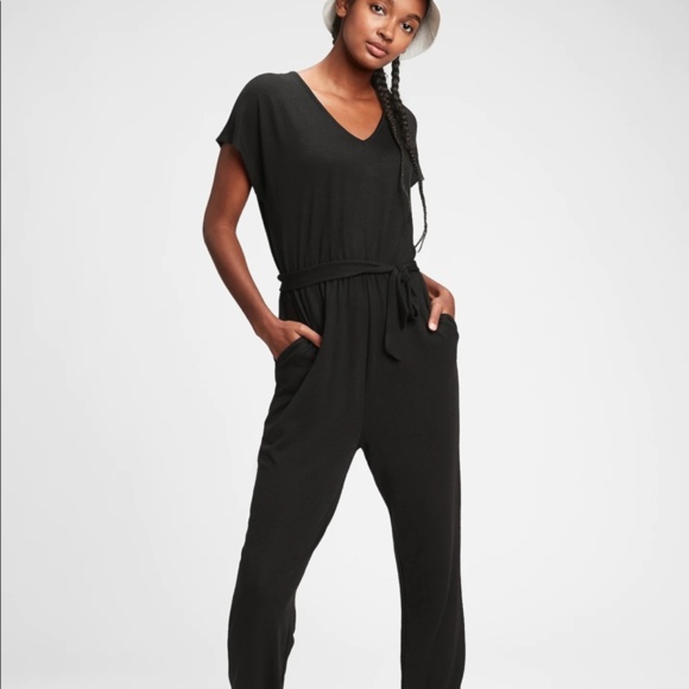 Gap soft spun Drapey jumpsuit small NWT